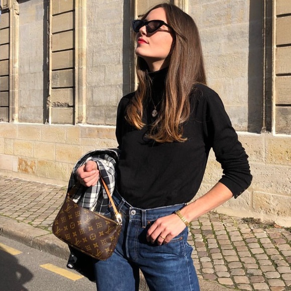 Authentic Louis Vuitton Monogram Pochette - Picture 6 of 12